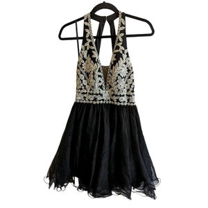 Windsor Dress Women's Size 5 Jrs Party Prom Cocktail Embroidered White Black NWT